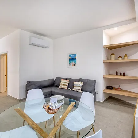 Charming Sea Escape *