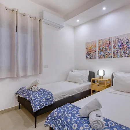 Charming Sea Escape *