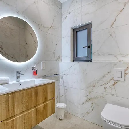 Charming Sea Escape *