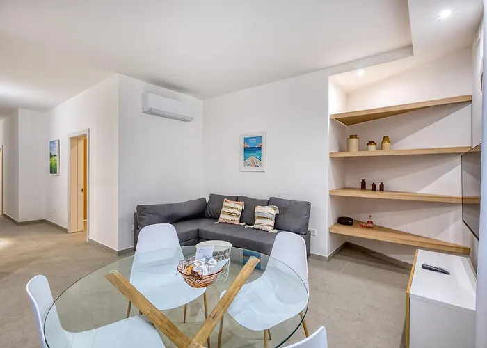 Charming Sea Escape *