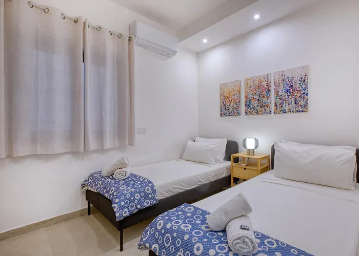 Charming Sea Escape *