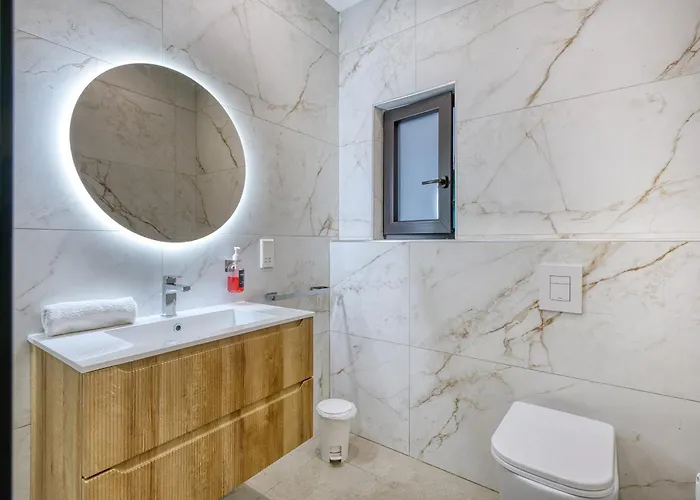 Charming Sea Escape *